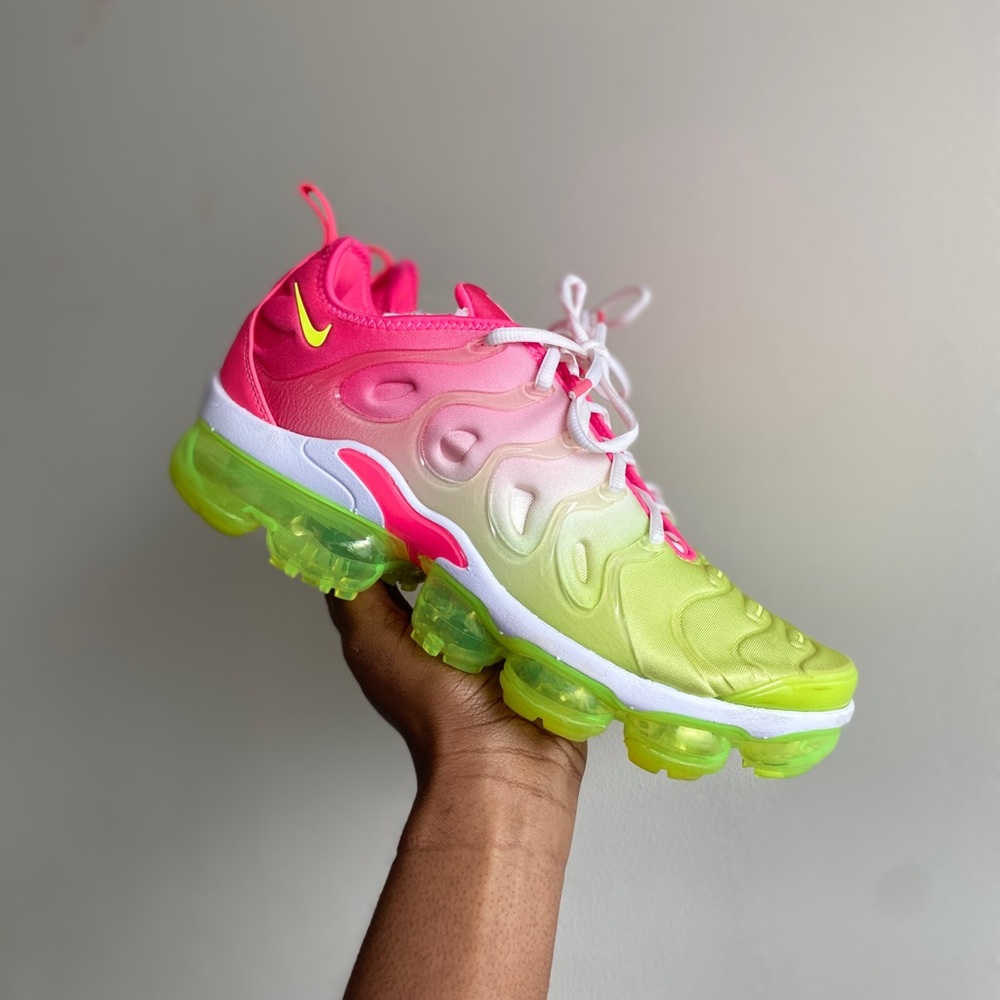 2020 Women’s Air VaporMax Plus ‘Pink Volt Gradient’